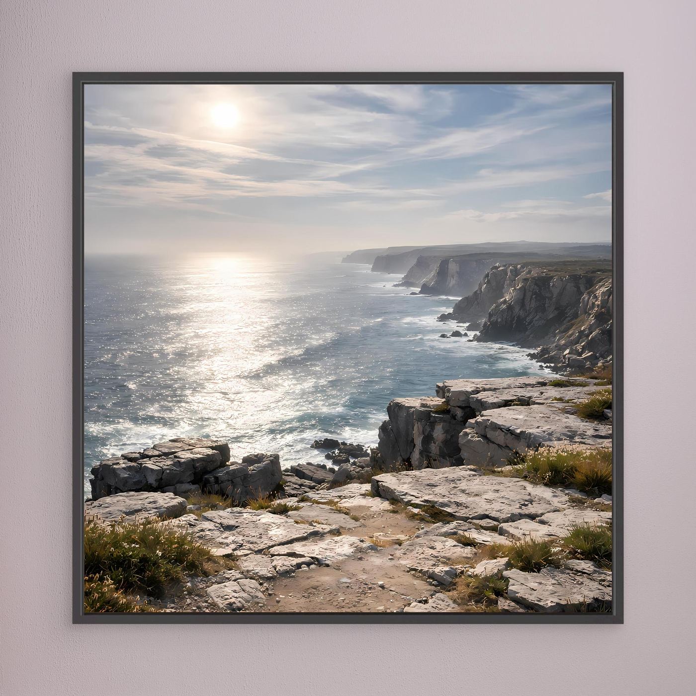 Leinwandbild Steilküste am Meer mit Felsen, Meer und Sonnenaufgang im schwarzen Rahmen