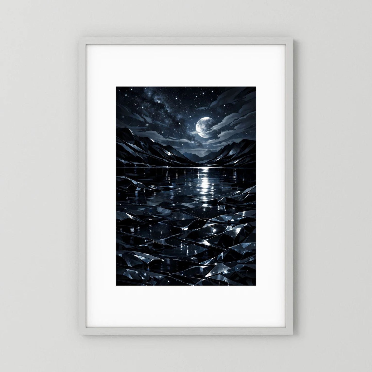 Gerahmtes Poster mit nächtlicher Berglandschaft, Mond über See und Sternenhimmel