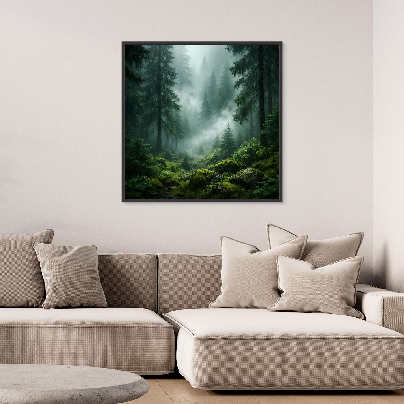 Leinwandbild mit schwarzem Rahmen, Nebelwald mit hohen Bäumen und grünem Waldboden
