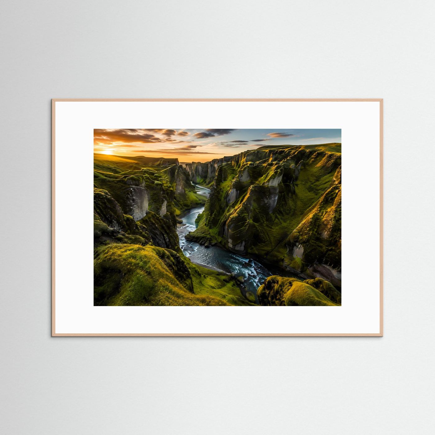 Grüne Schlucht im goldenen Sonnenlicht | Isländische Canyon-Landschaft Poster Querformat