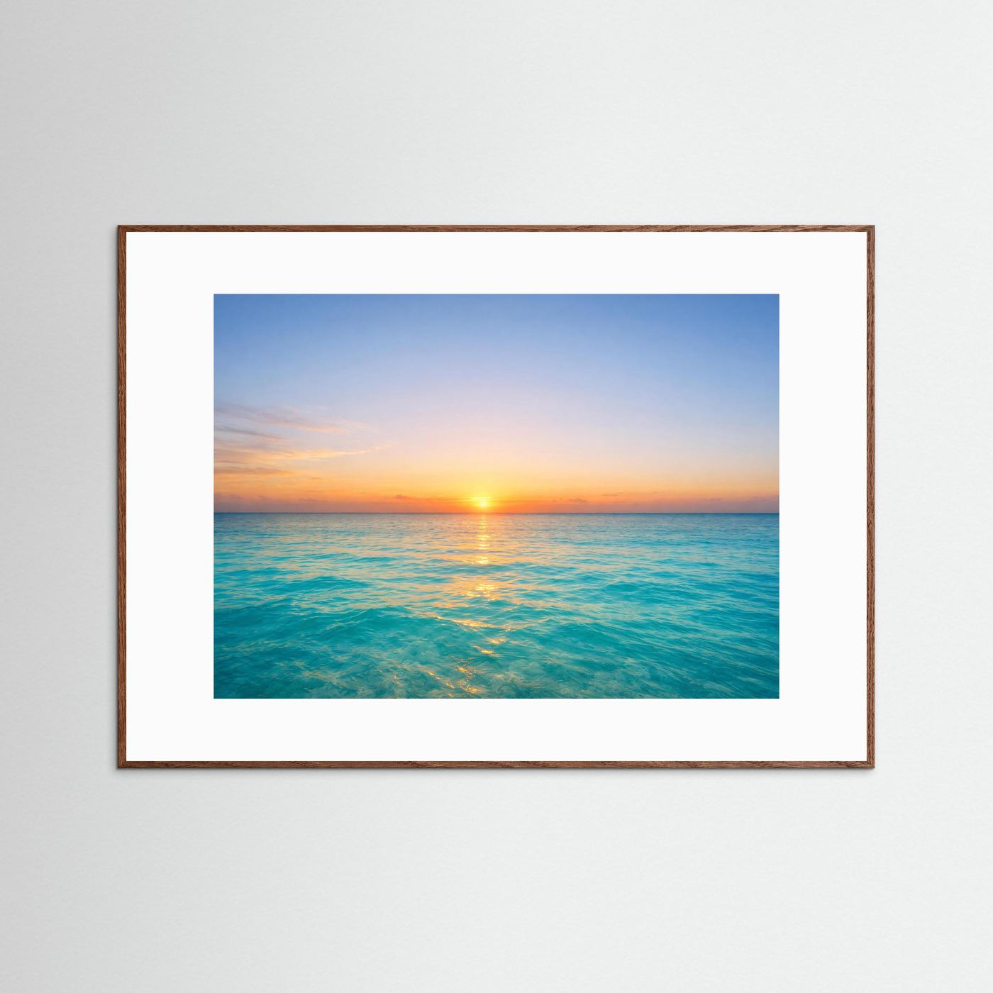 Meer-Naturposter Querformat: Sonnenuntergang über dem Ozean, brauner Holzrahmen