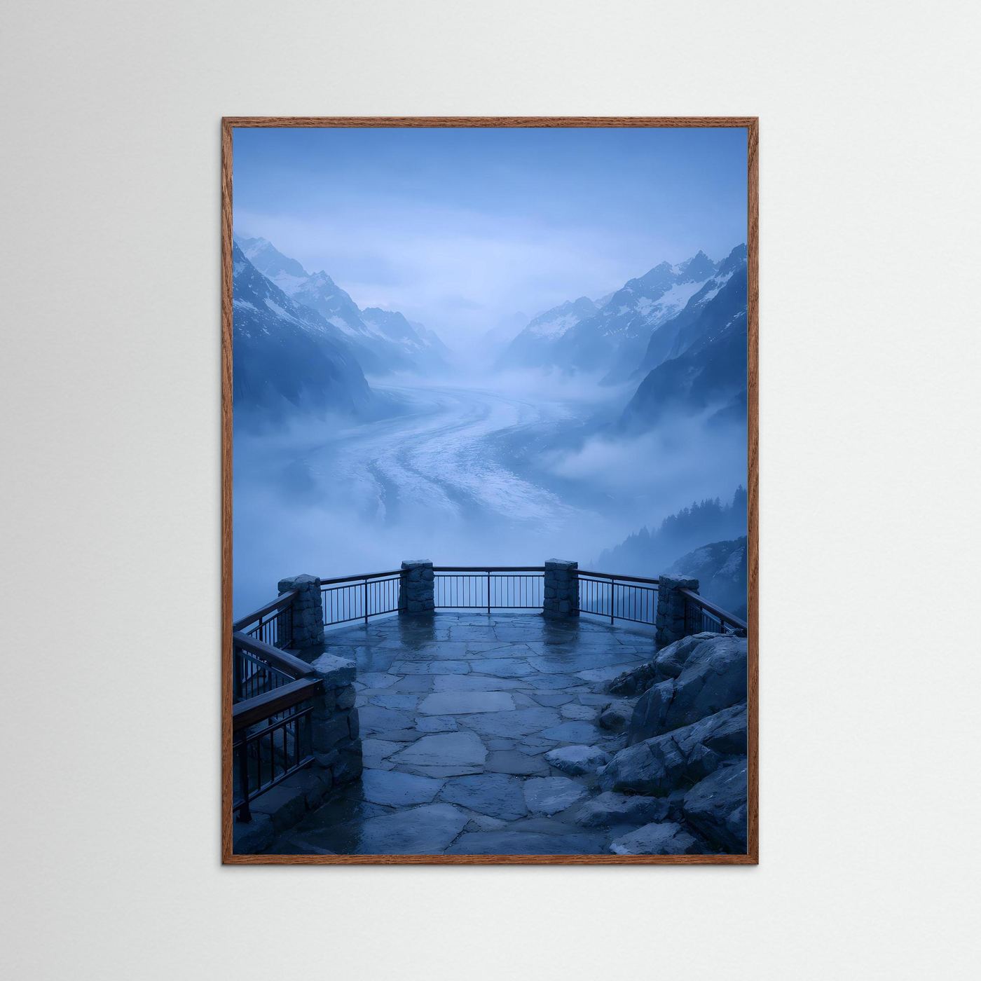 Gletscherposter mit Terrasse und Gletscher, Bergpanorama im Nebel, blau, goldbrauner Rahmen