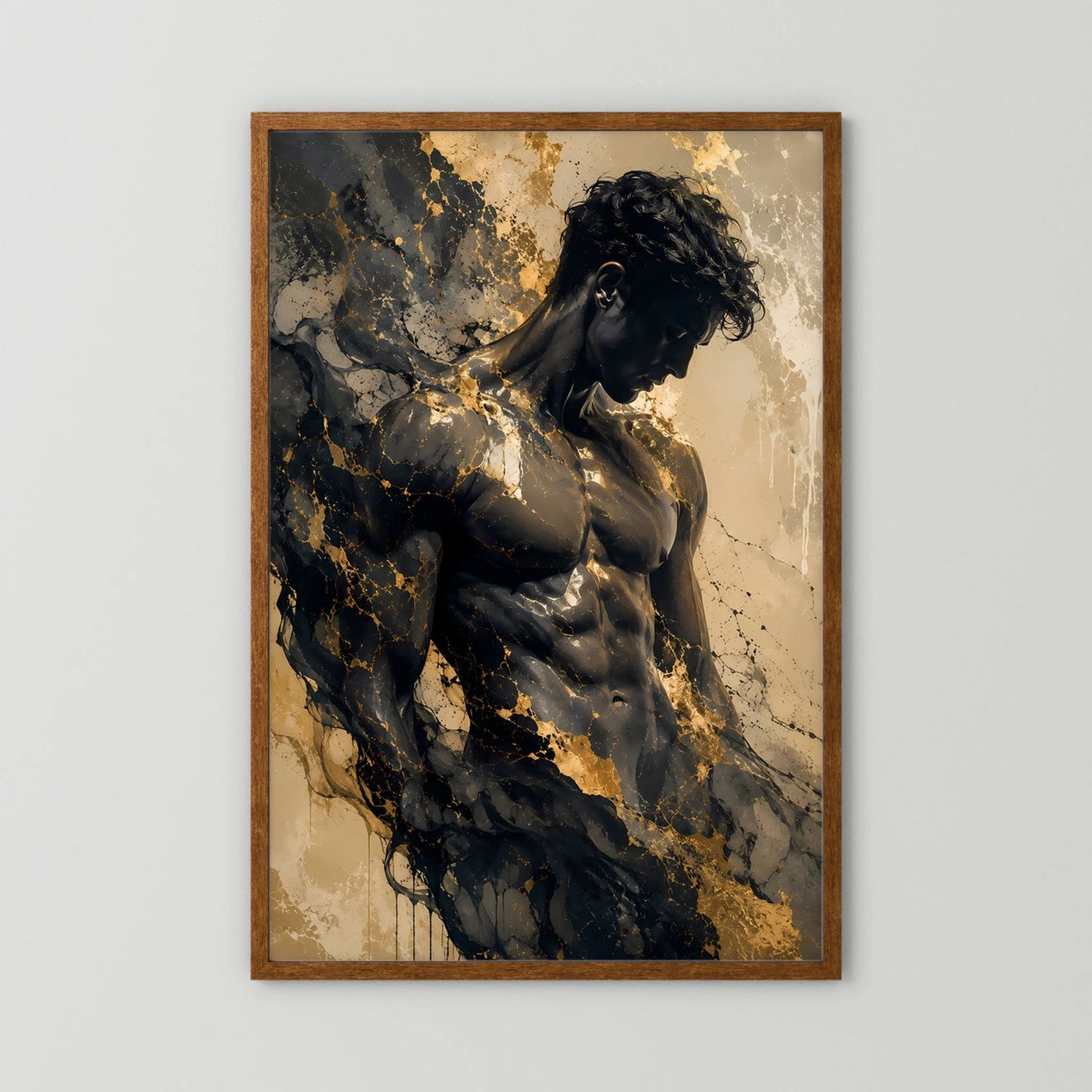 Hochformatiges Poster: abstrakter Männerkörper in Schwarz und Gold, dunkler Holzrahmen