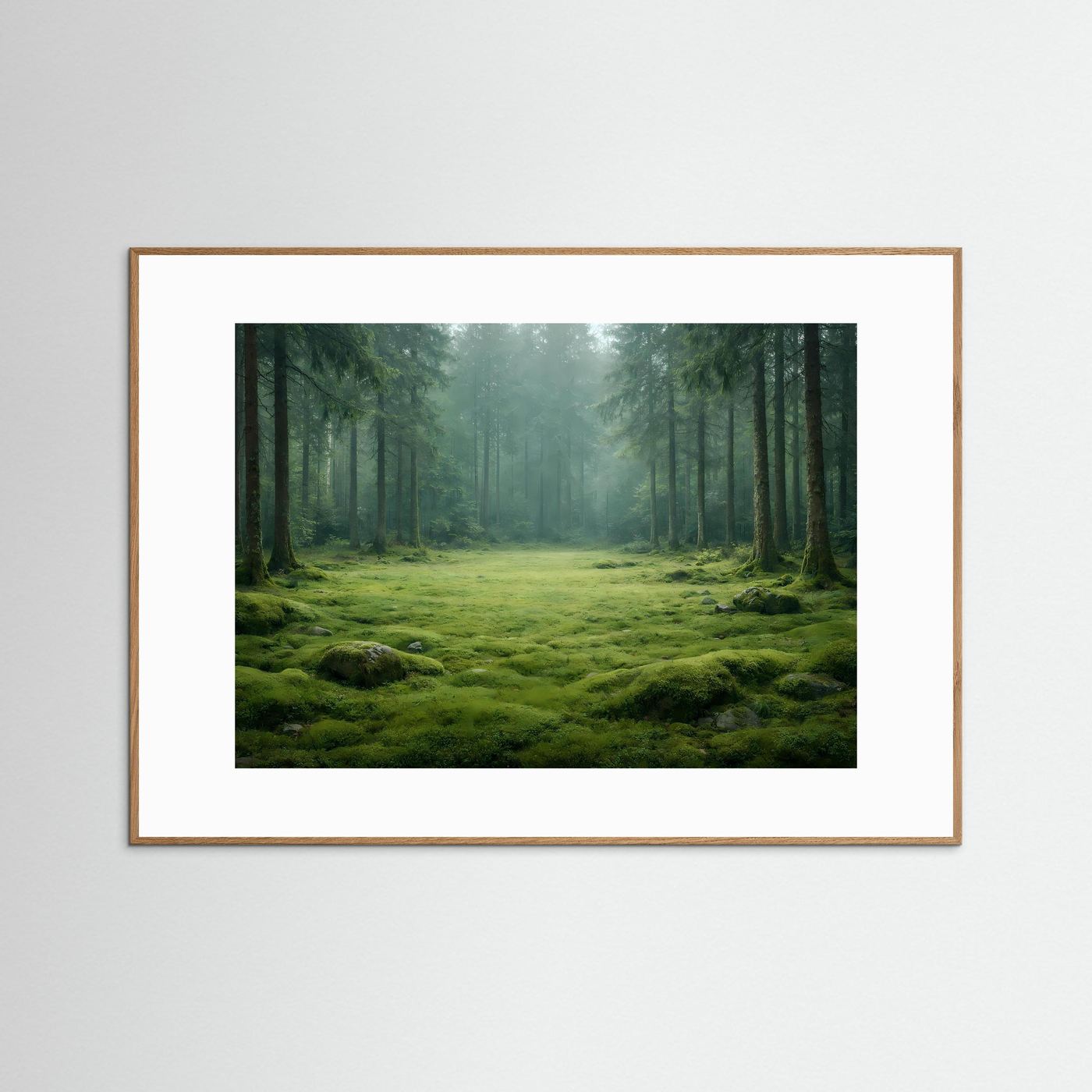 Wandbild mit dunkelbraunem Rahmen: Wald mit grünem Moos im Vordergrund