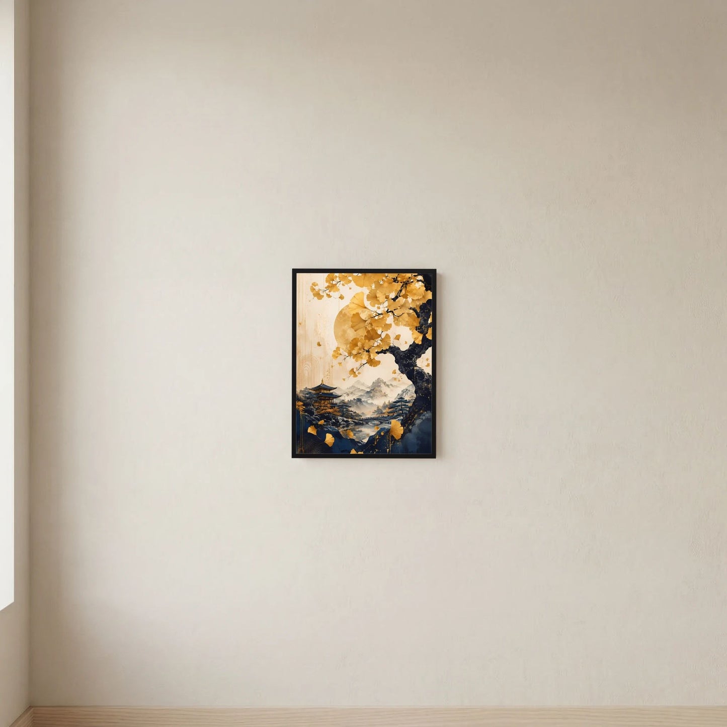 Hochformat-Poster im schwarzen Rahmen, goldener Ginkgobaum und Berglandschaft