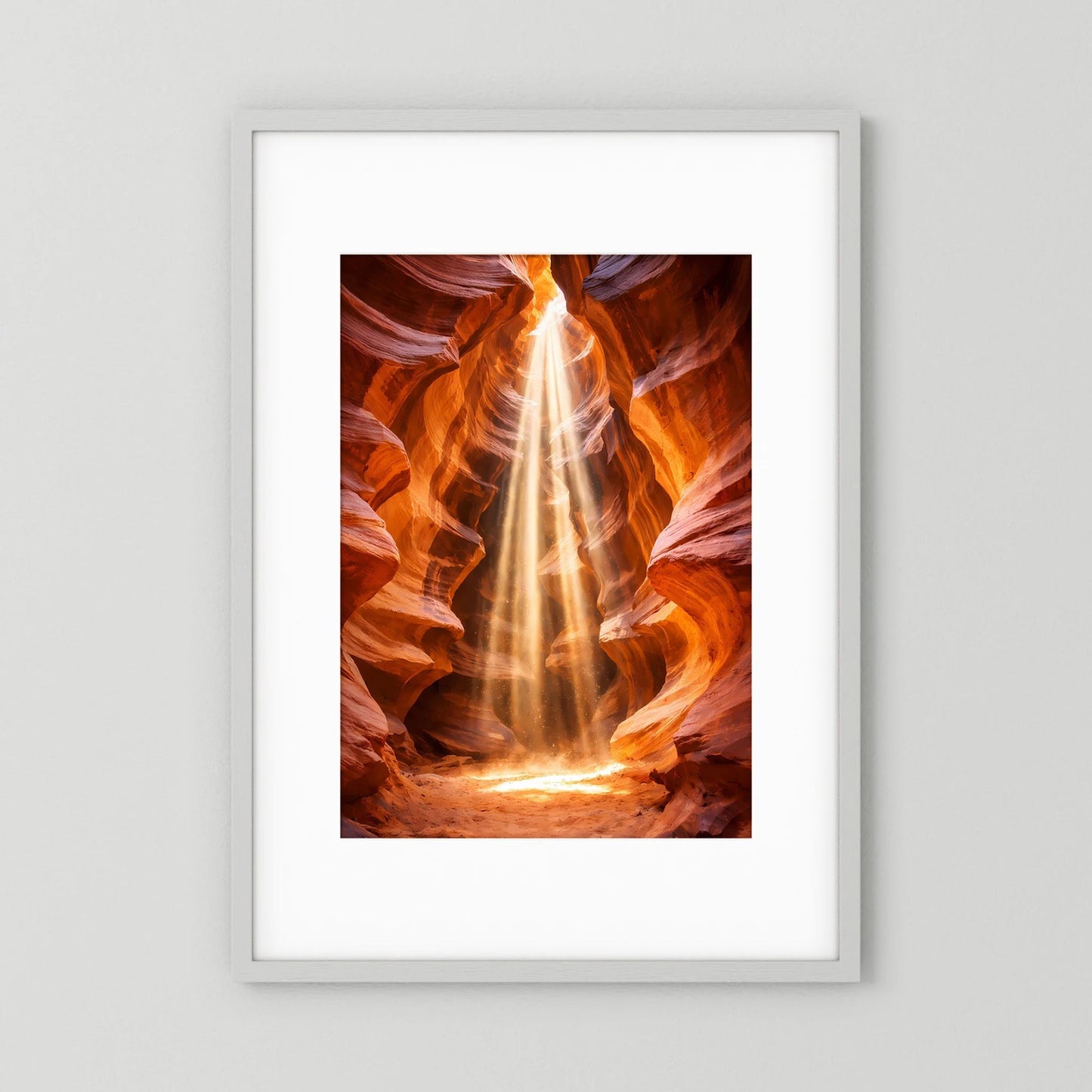 Gerahmtes Landschaftsposter mit leuchtender Canyonlandschaft in Orange und Gold
