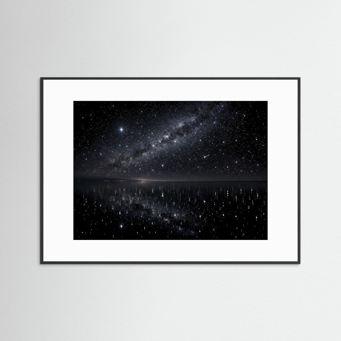 Poster mit Sternenhimmel und Spiegelsee, weißer Rahmen