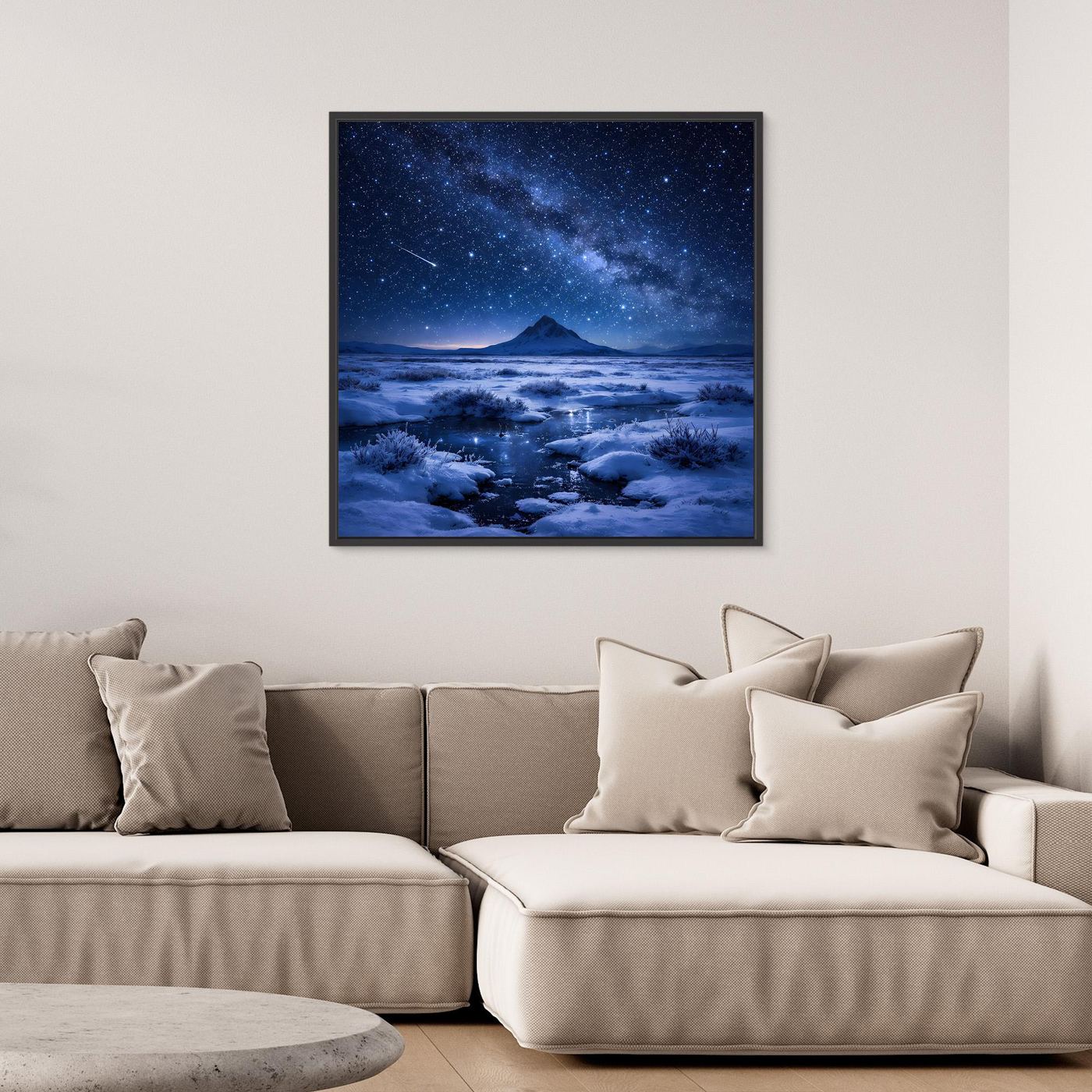 Leinwandbild mit arktischer Schneelandschaft und Sternenhimmel, dunkler Rahmen