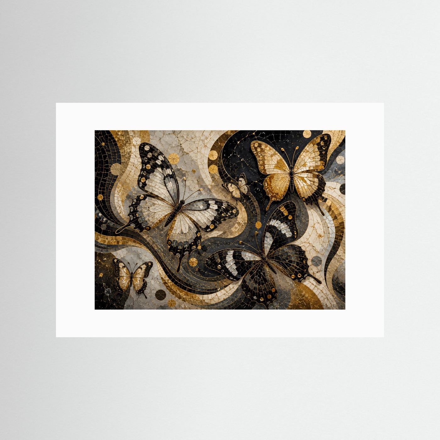 Poster mit Mosaik-Schmetterlingen in Schwarz und Gold mit weißem Passepartout