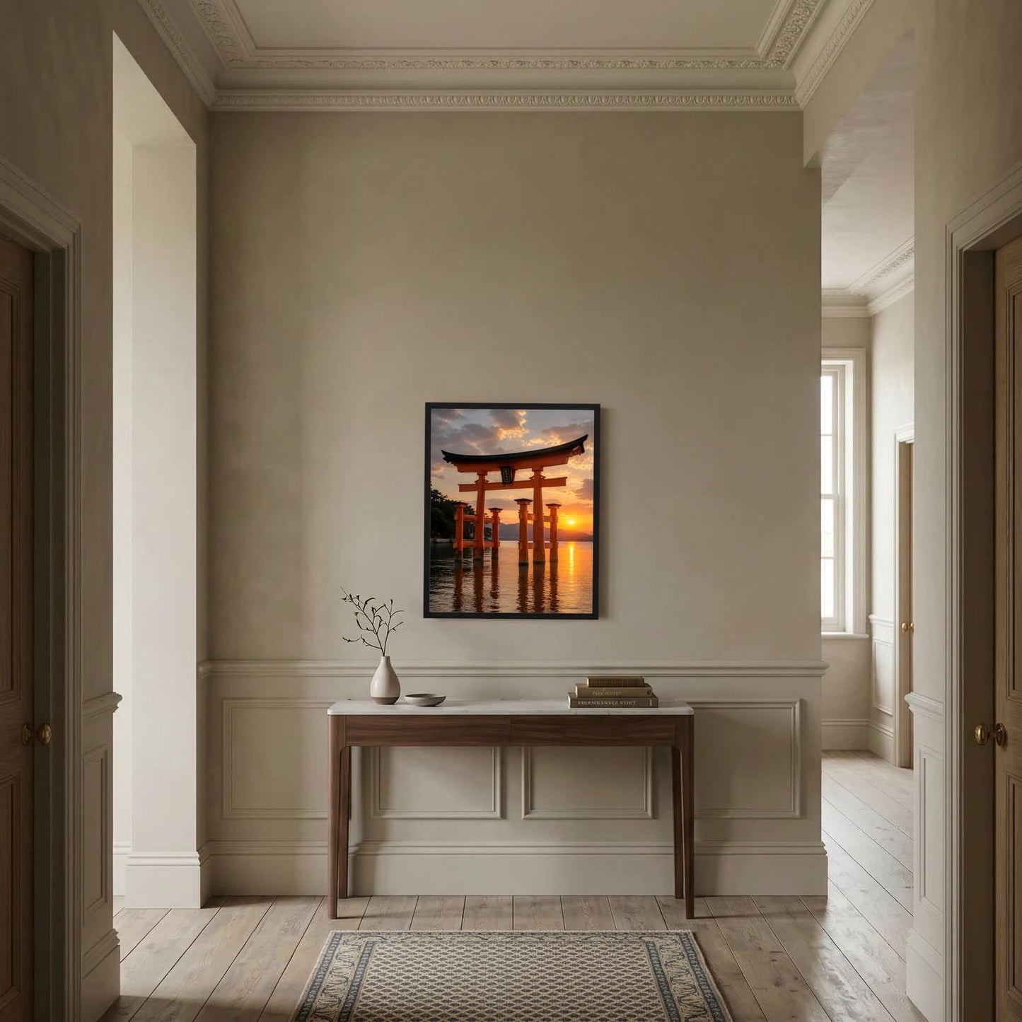 Gerahmtes Poster mit roten Torii-Toren am Wasser bei Sonnenuntergang