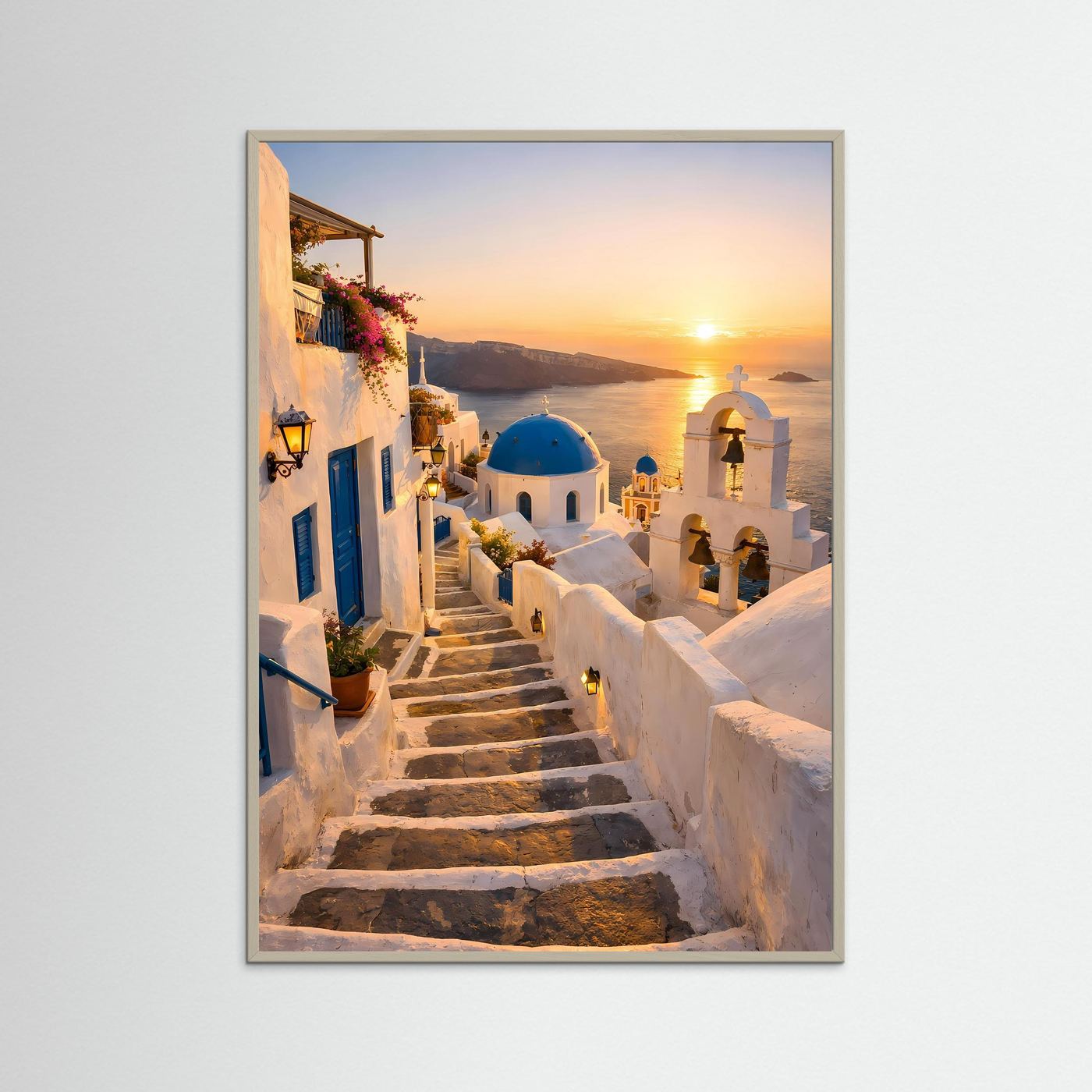 Leinwandbild Santorini mit grauem Rahmen: Treppe, blaue Kuppel, Sonne über Meer