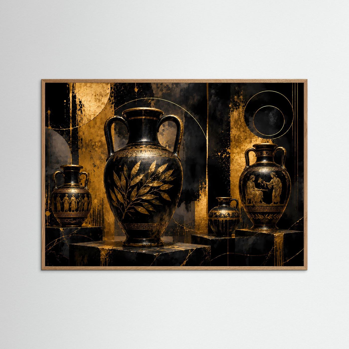 Griechische Vasen-Wandkunst: schwarze Amphoren mit Goldornamenten, mit hellem Holzrahmen.