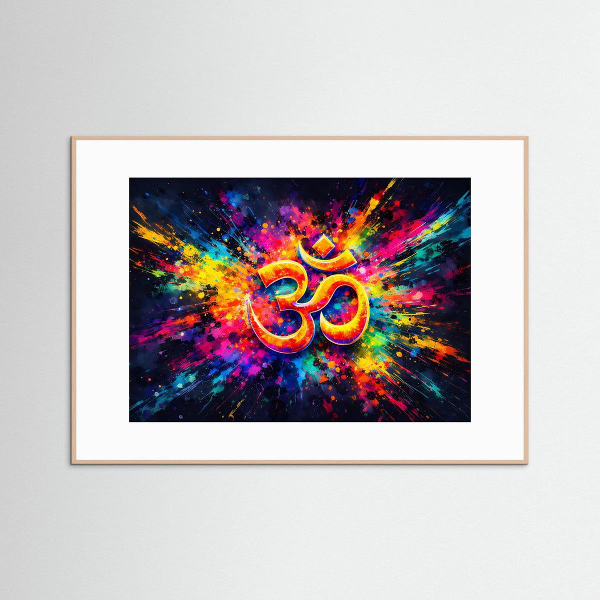 Querformat-Poster mit Om-Symbol und Strahlenexplosion, heller Holzrahmen