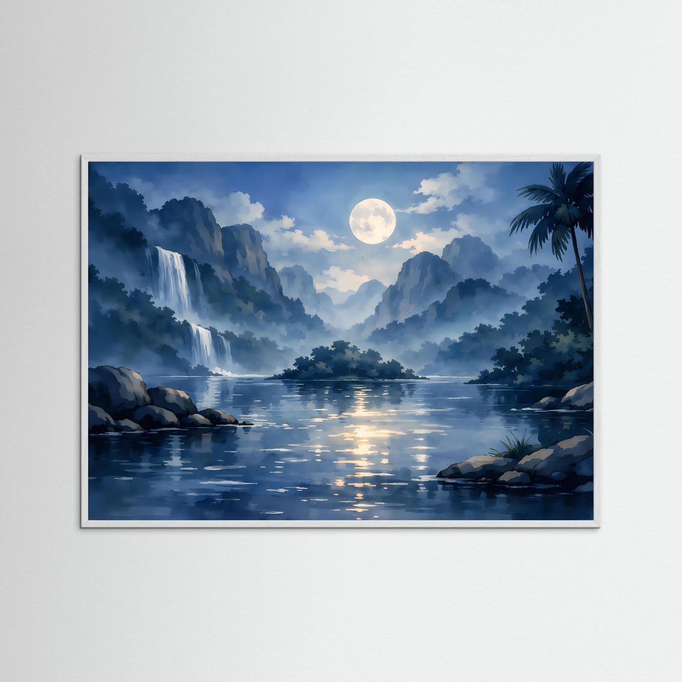 Querformatiges Naturposter mit Mond über tropischem See, Wasserfall und Palmen im weißem Holzrahmen