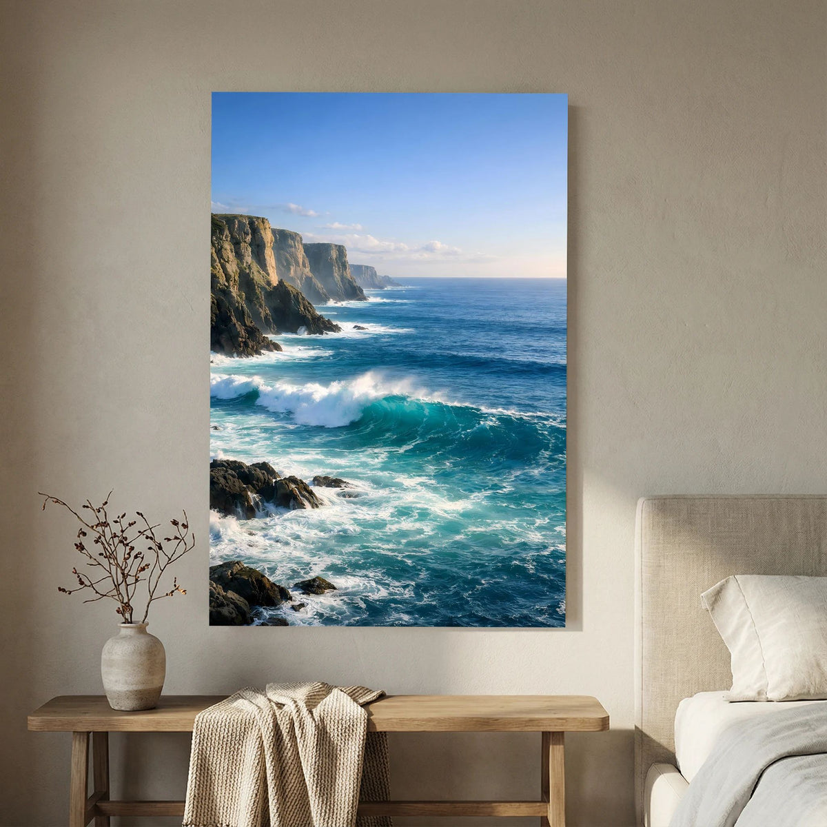 Hochformatiges Wandbild mit blauem Rand: Klippen, Meer und schäumende Wellen