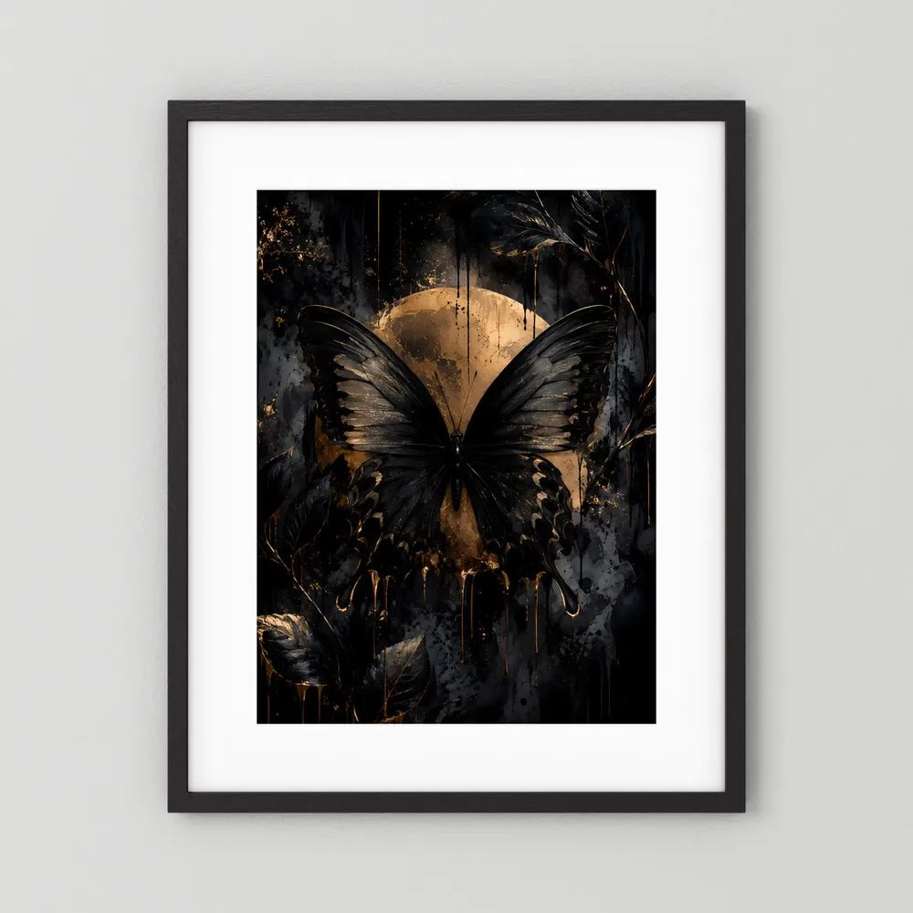 Hochformat-Poster im schwarzen Rahmen mit weißem Passepartout: schwarzer Schmetterling, gold
