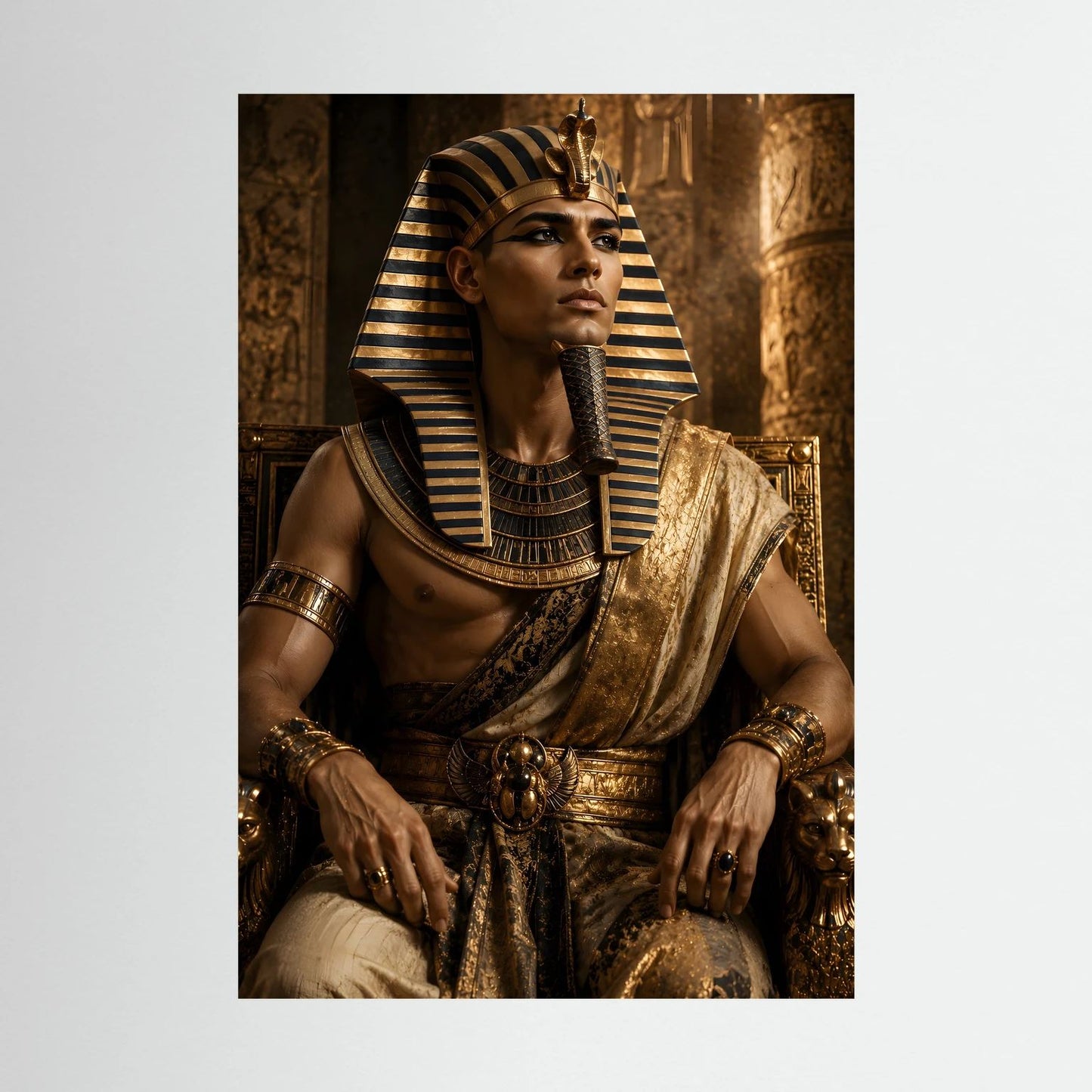 Ägyptisches Pharao-Wandposter: Nahansicht eines Königs mit goldenen Streifen am Kopftuch.