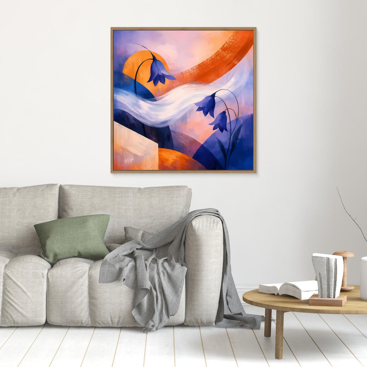 Abstraktes Leinwandbild mit blauen Glockenblumen und orangefarbenem Bogen, goldbraun gerahmt