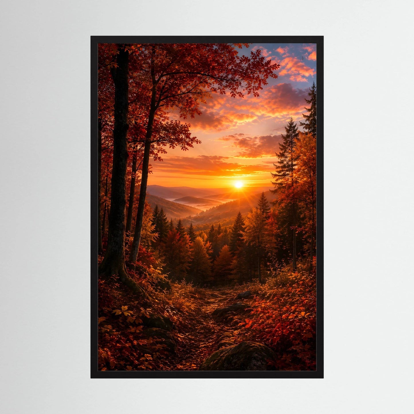 Kunstposter im schwarzen Rahmen: Herbstwald mit orangefarbenem Sonnenuntergang, Hochformat
