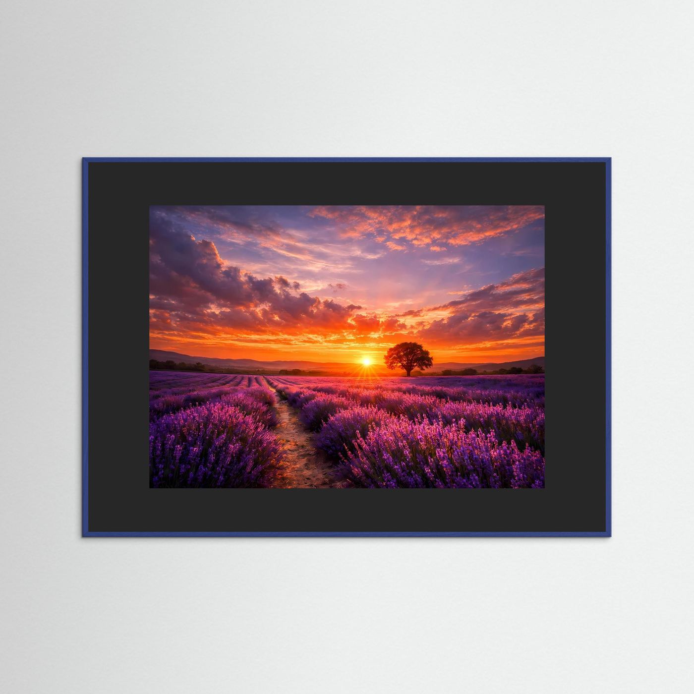 Wandbild mit Lavendelfeld-Szene im Sonnenuntergang, blauer Rahmen