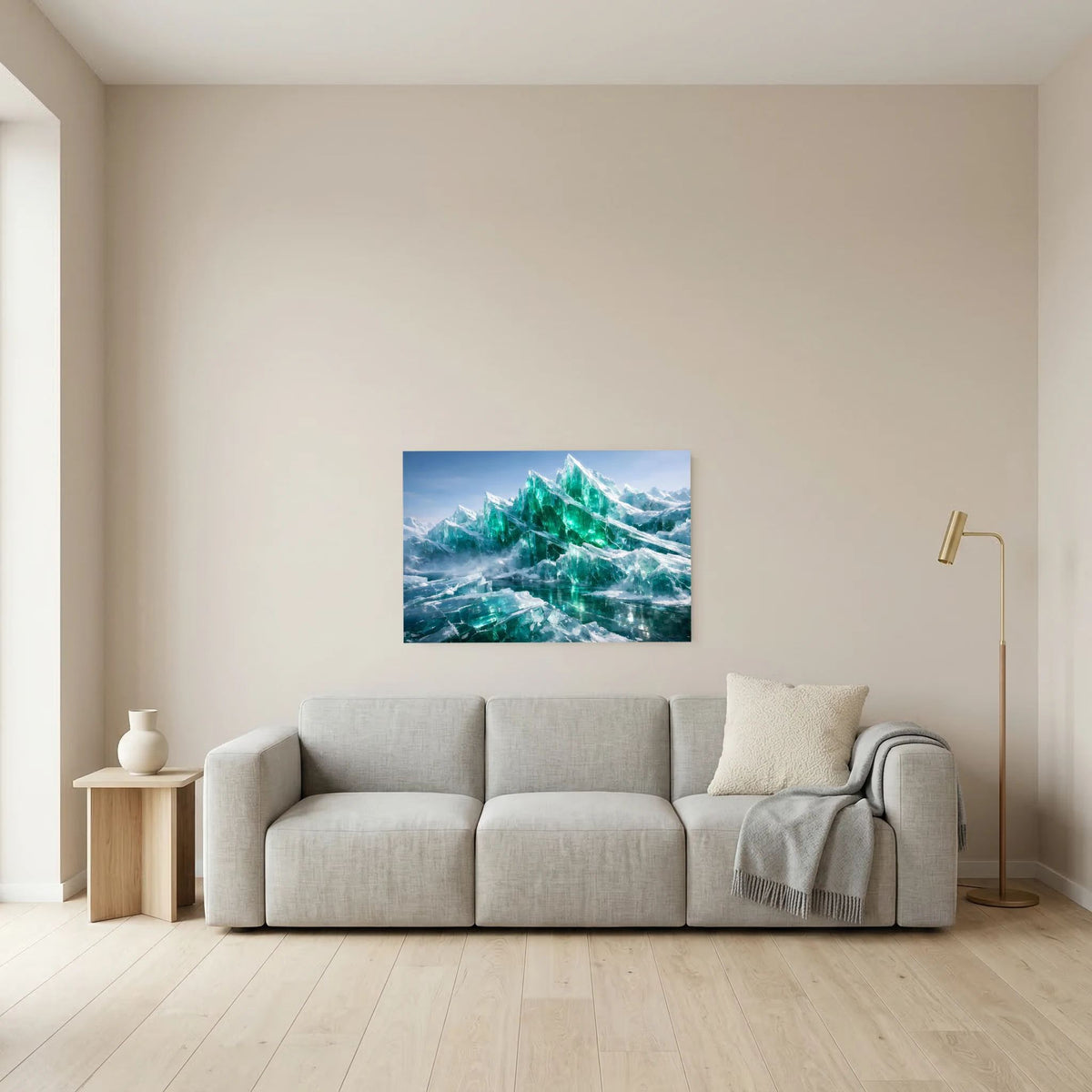 Wandbild mit smaragdgrünen Eisbergen, Querformat, über grauem Sofa