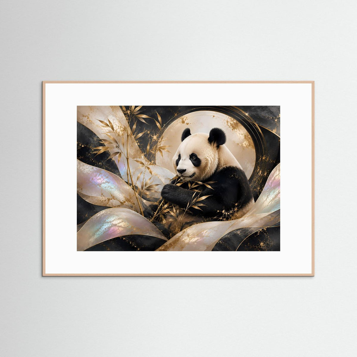 Gerahmtes Bild mit Panda im Bambusmotiv, goldene Akzente, weißer Rand, helles Holz