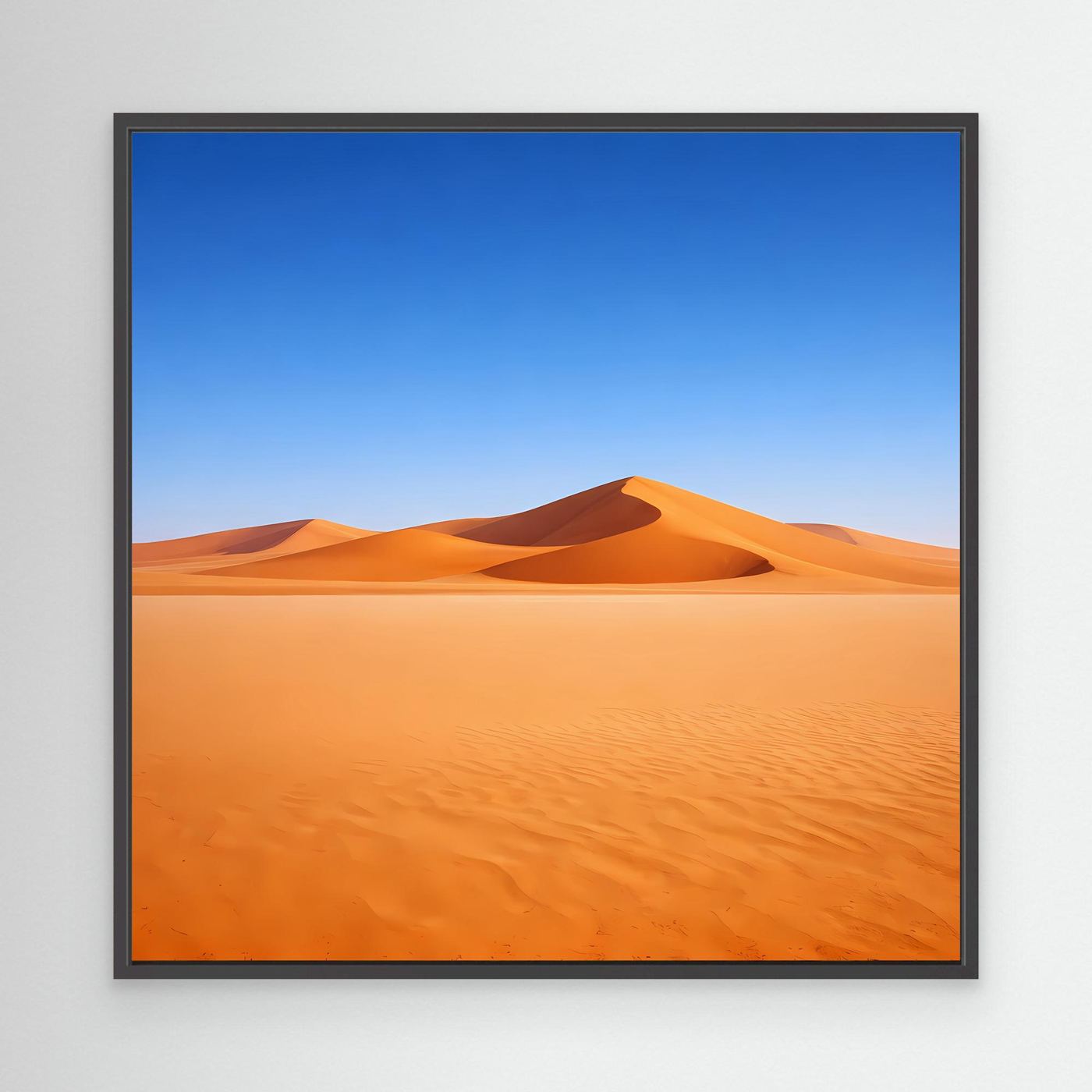 Leinwandbild mit Sanddünen in Orange und Blau, schwarzer Rahmen