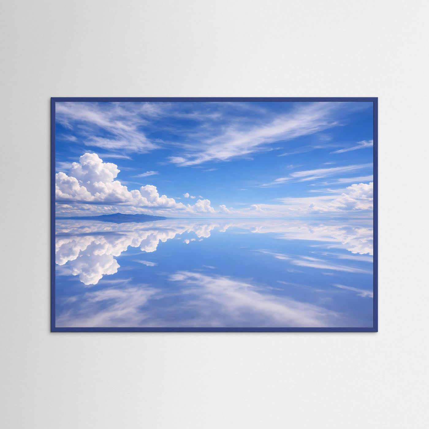 Panorama-Poster mit Himmel- und Wolkenmotiv, blauer Holzrahmen