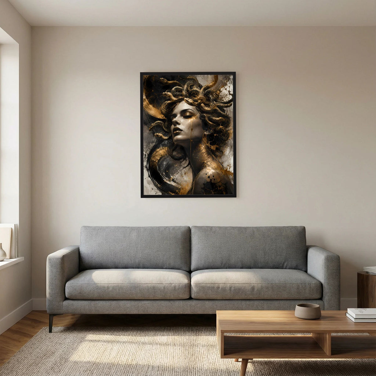 Poster im Hochformat mit Medusa-Darstellung und goldenen Schlangen, schwarzer Rahmen.