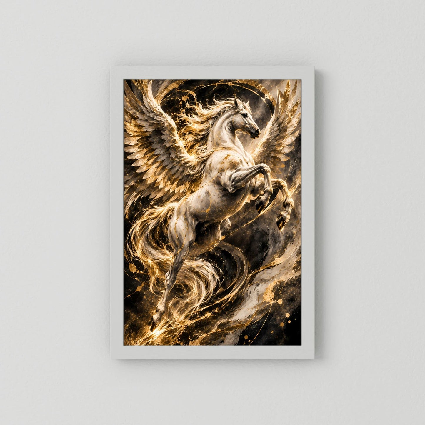 Hochformatiges Poster mit Pegasusflügeln in Weiß und Gold, weißer Rahmen