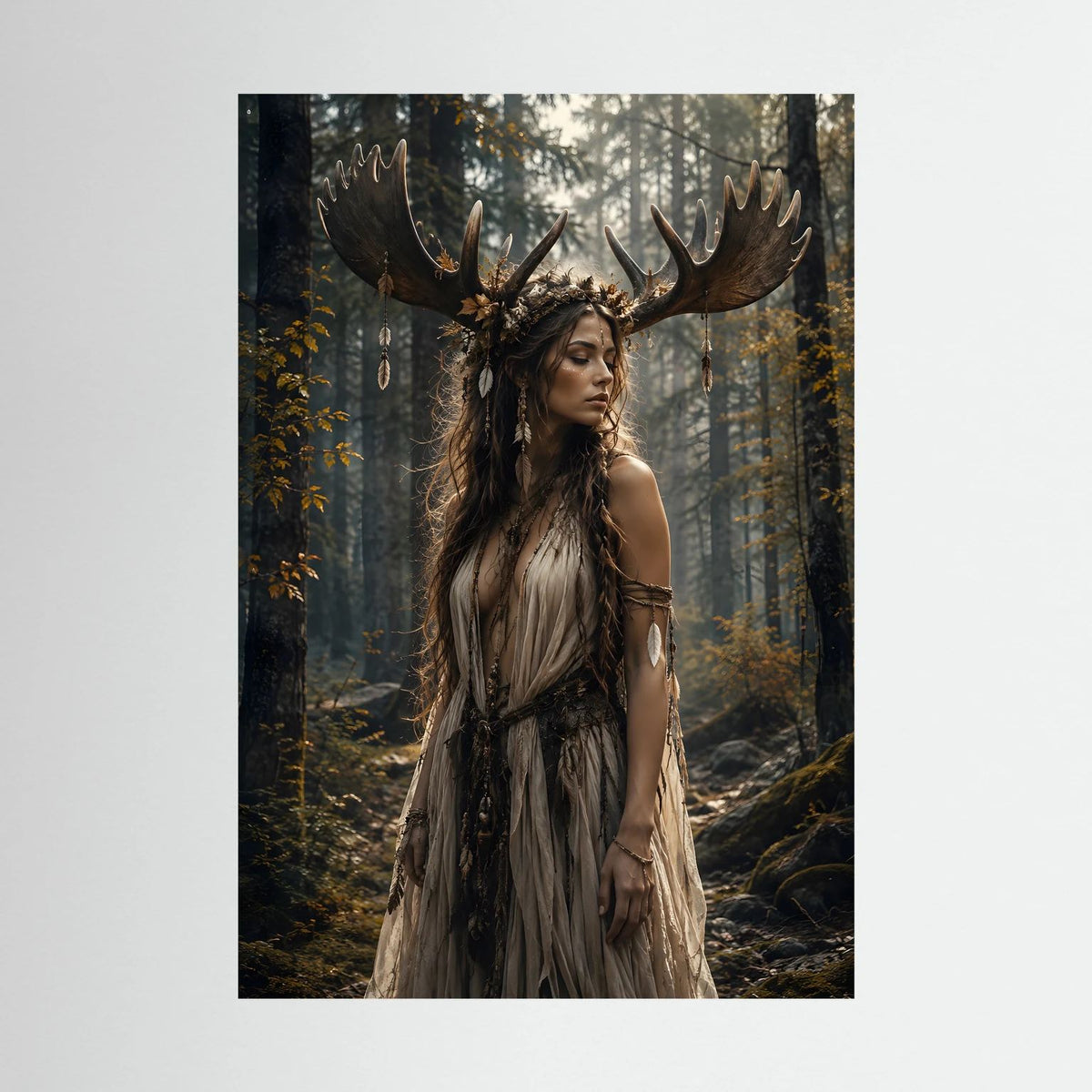 Poster im Hochformat: Fantasy-Frau mit Geweih, detailreiche Waldszene
