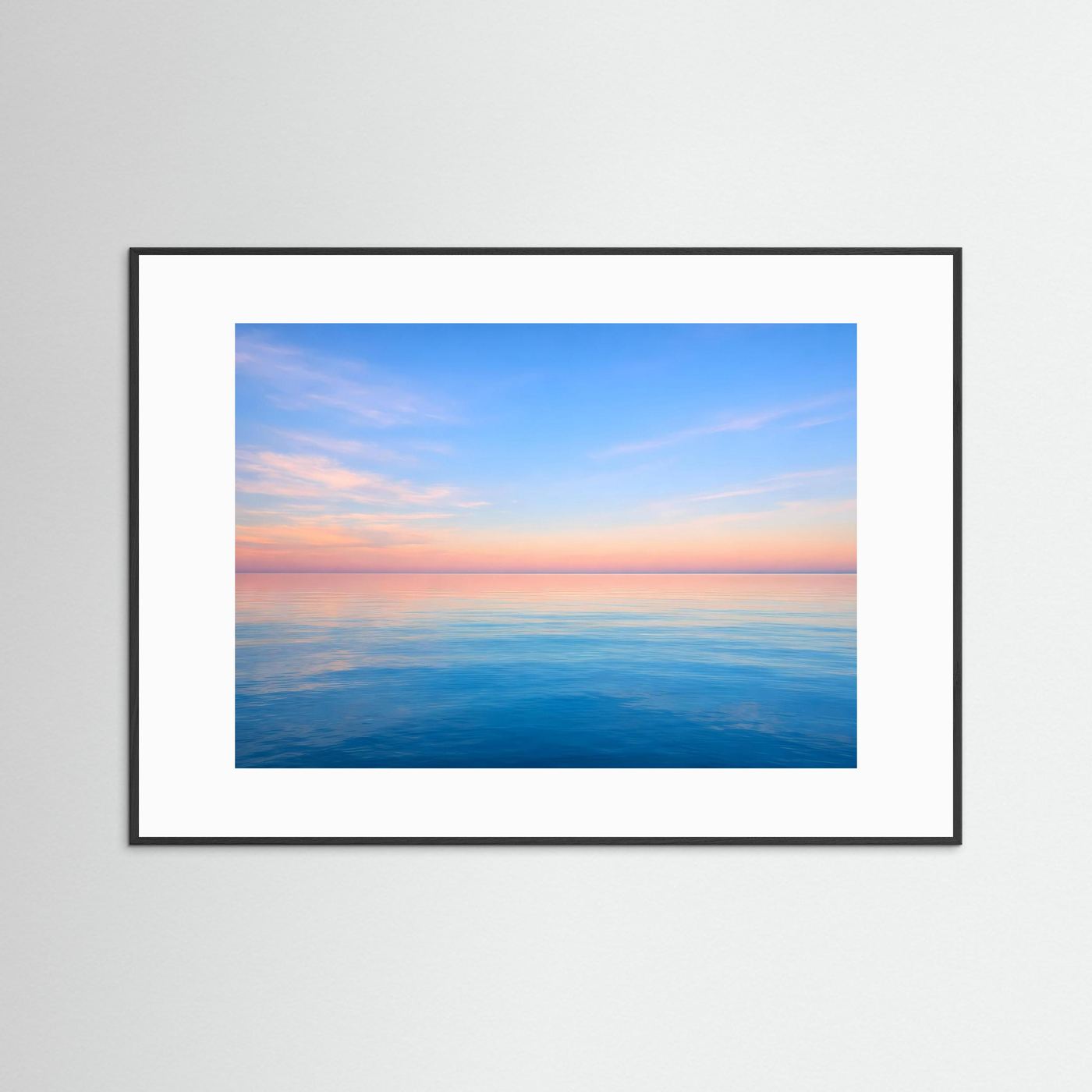 Wandbild mit schwarzem Holzrahmen und Meer-Print bei Abendsonne, rechteckig