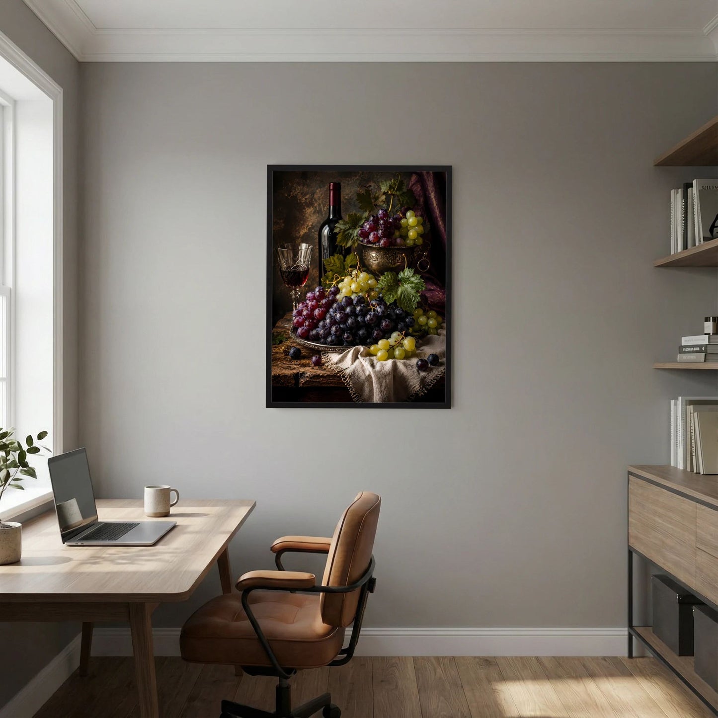 Gerahntes Poster: Weinflasche, Weinglas und Trauben auf Stoffdecke