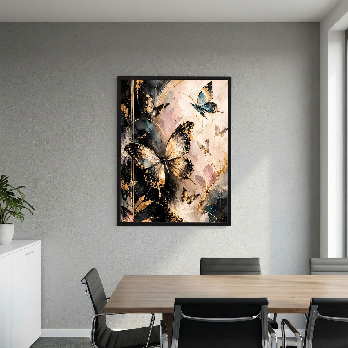 Wandposter mit Schmetterlingen in Gold und Schwarz, im schwarzen Rahmen