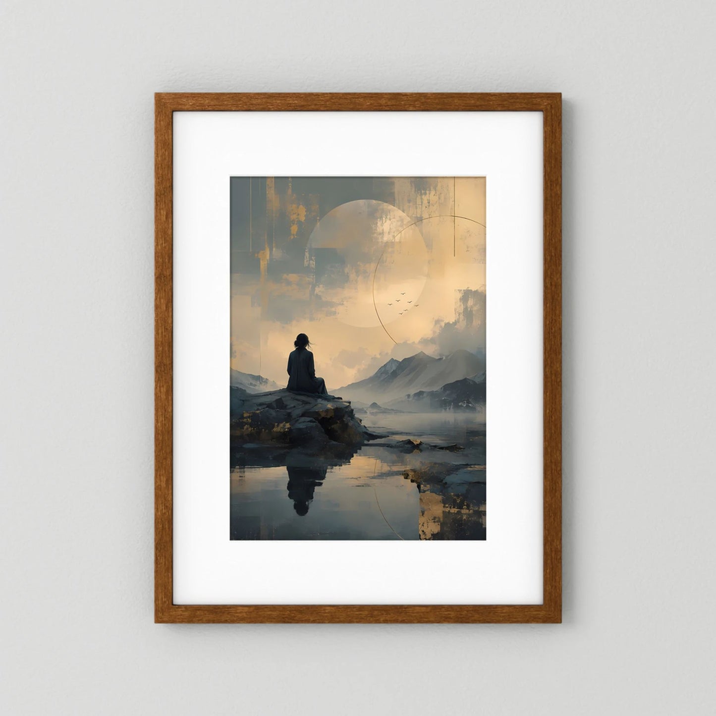 Poster im Hochformat mit braunem Holzrahmen und weißem Rand; abstrakte Berglandschaft mit Figur.