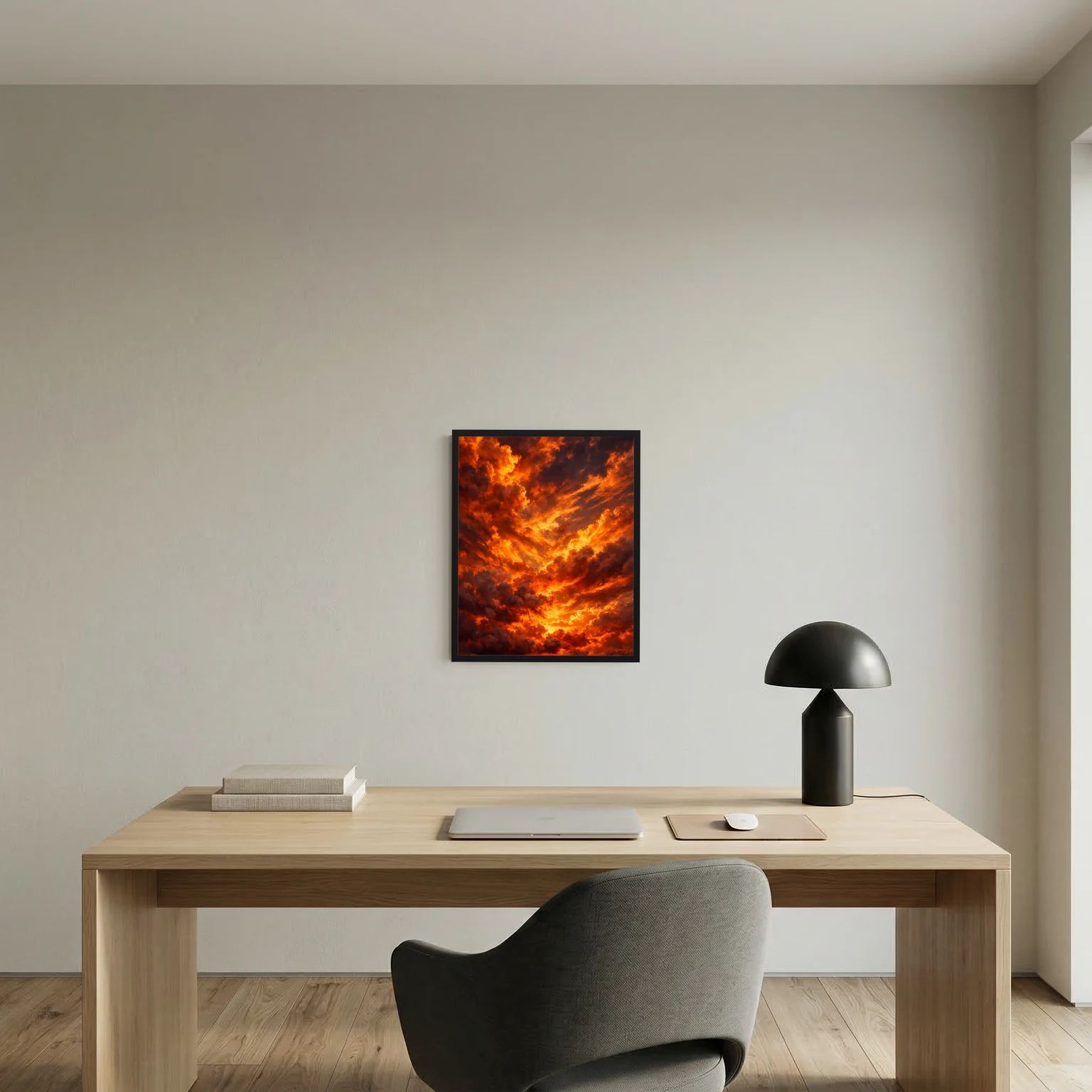 Quadratisches Wandbild mit Feuerhimmel-Wolken in Orange und Rot, schwarzer Rahmen