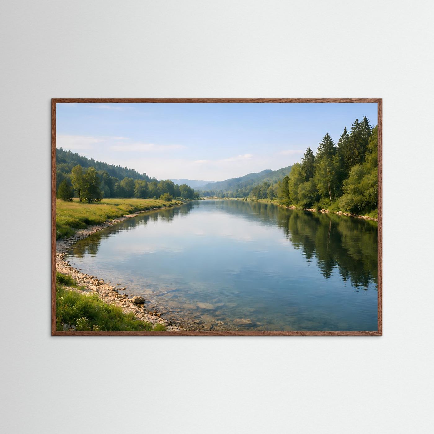 Idyllische Flusslandschaft im Sommer | Grüne Natur & ruhiges Wasser – Landschaftliche Wandkunst