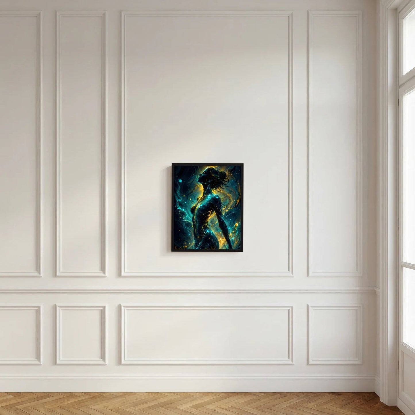 Schwarz gerahmtes Poster mit abstrakter Silhouette einer Frau in Türkis und Gold an der Wand