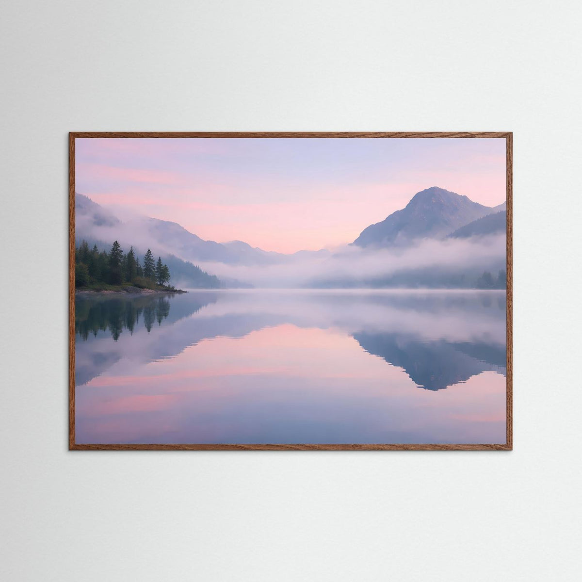 Wandkunst Bergsee-Landschaft im Dämmerlicht mit dunklem Eichenrahmen, rosa-blaue Farbtöne