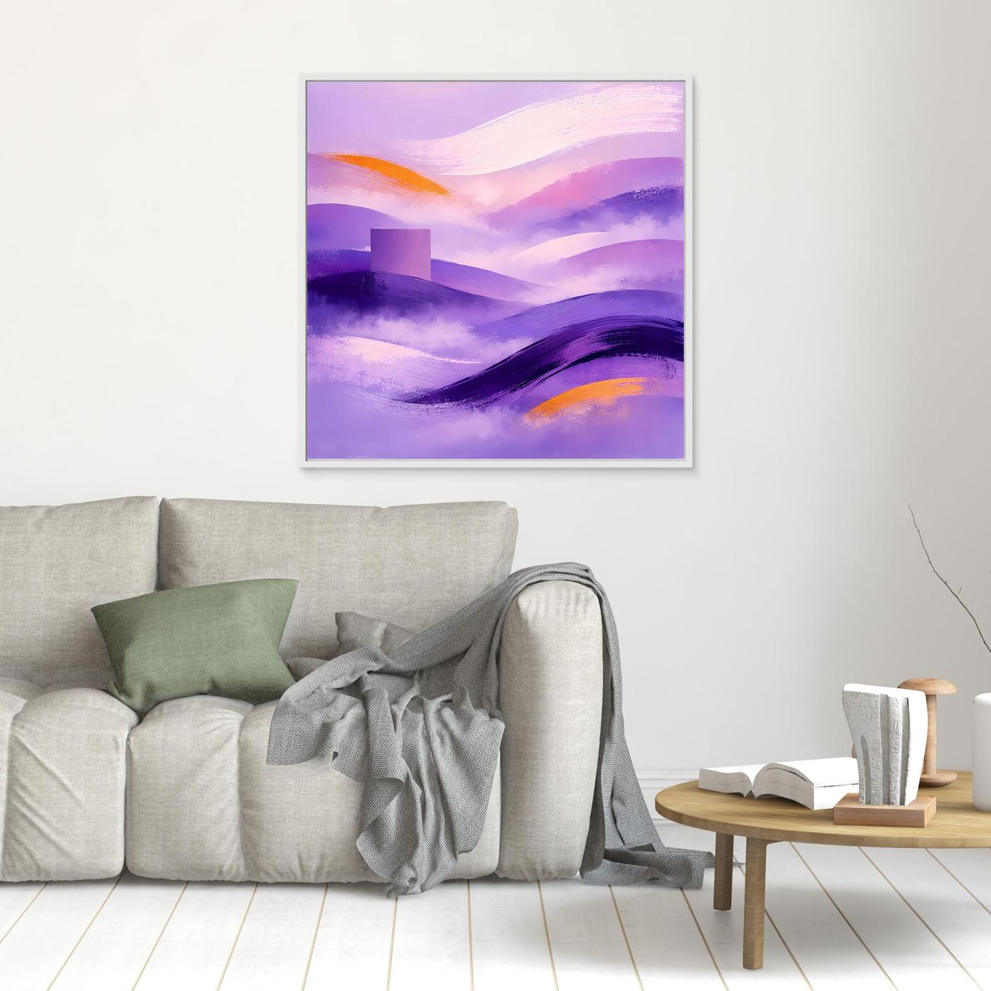 Quadratisches Leinwandbild mit abstrakter lila Berglandschaft, orangefarbenen Akzenten