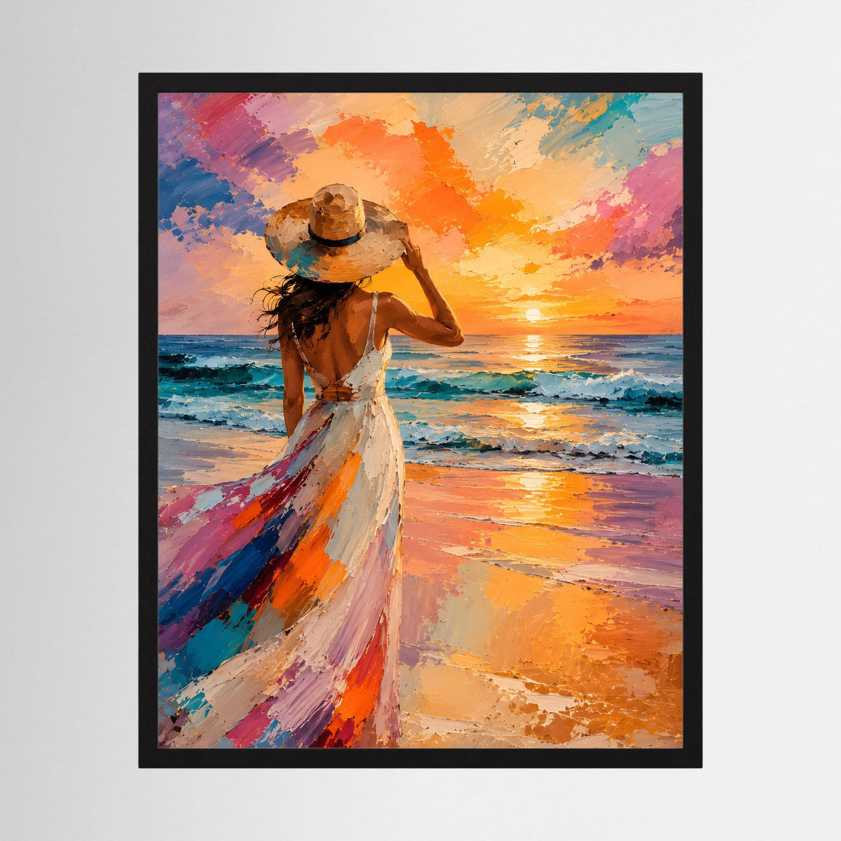 Hochformat-Poster im schwarzen Rahmen: Frau im Hut am Meer bei Sonnenuntergang