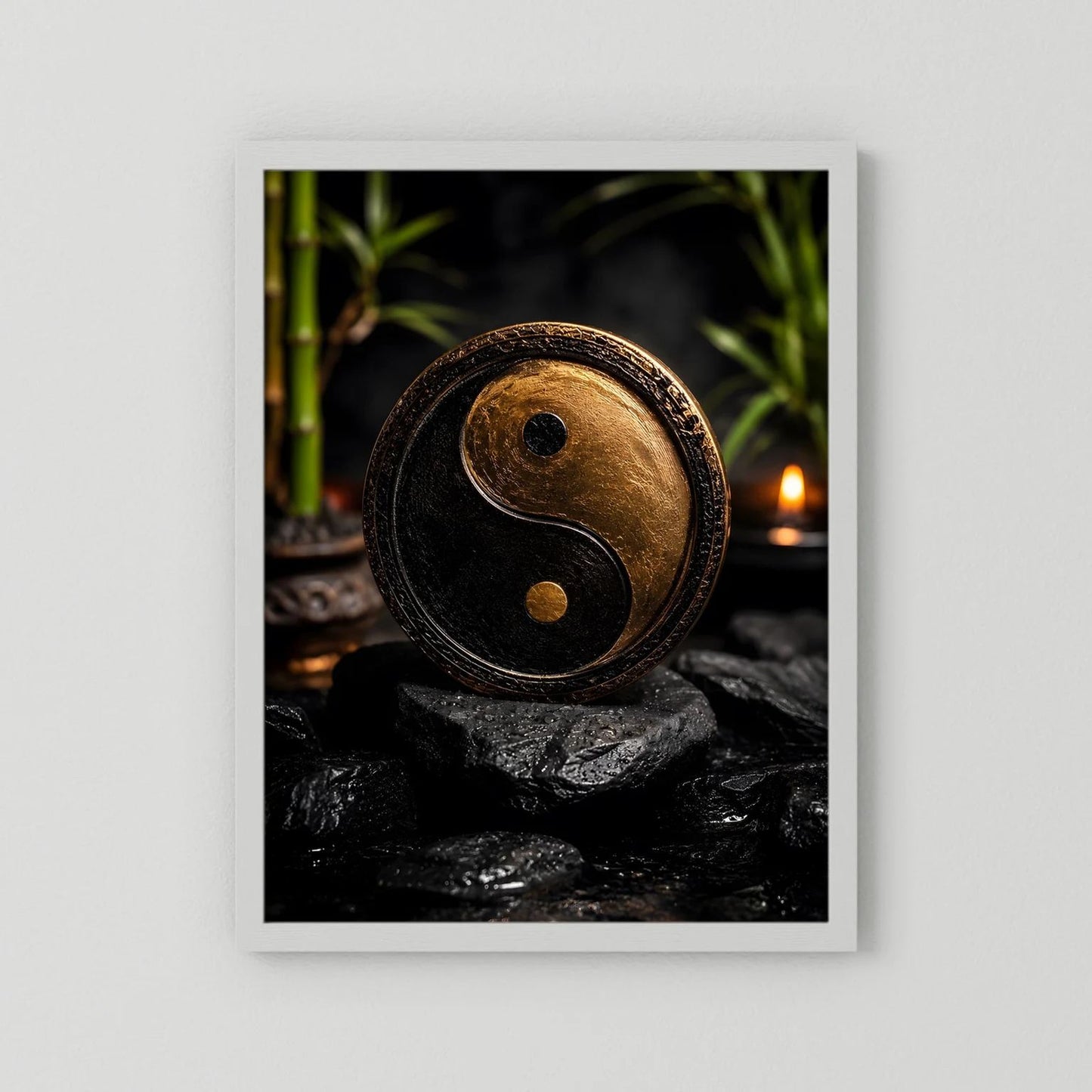 Yin-Yang-Wandbild im Hochformat mit weißer Einfassung; goldenes Symbol auf dunklen Steinen