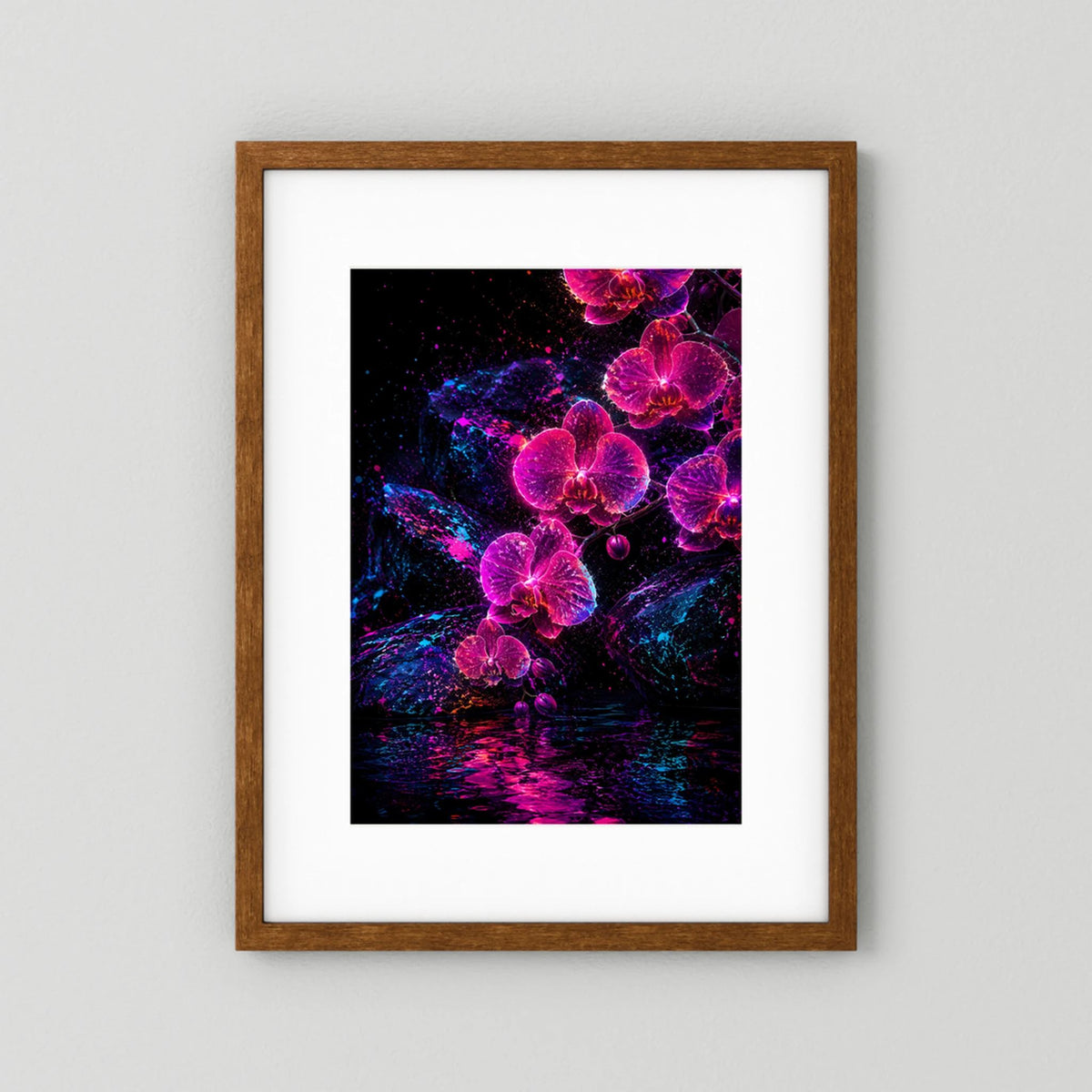 Kunstposter Hochformat mit neonpink-violetten Orchideen auf dunklem Hintergrund, braune Holzrahmung