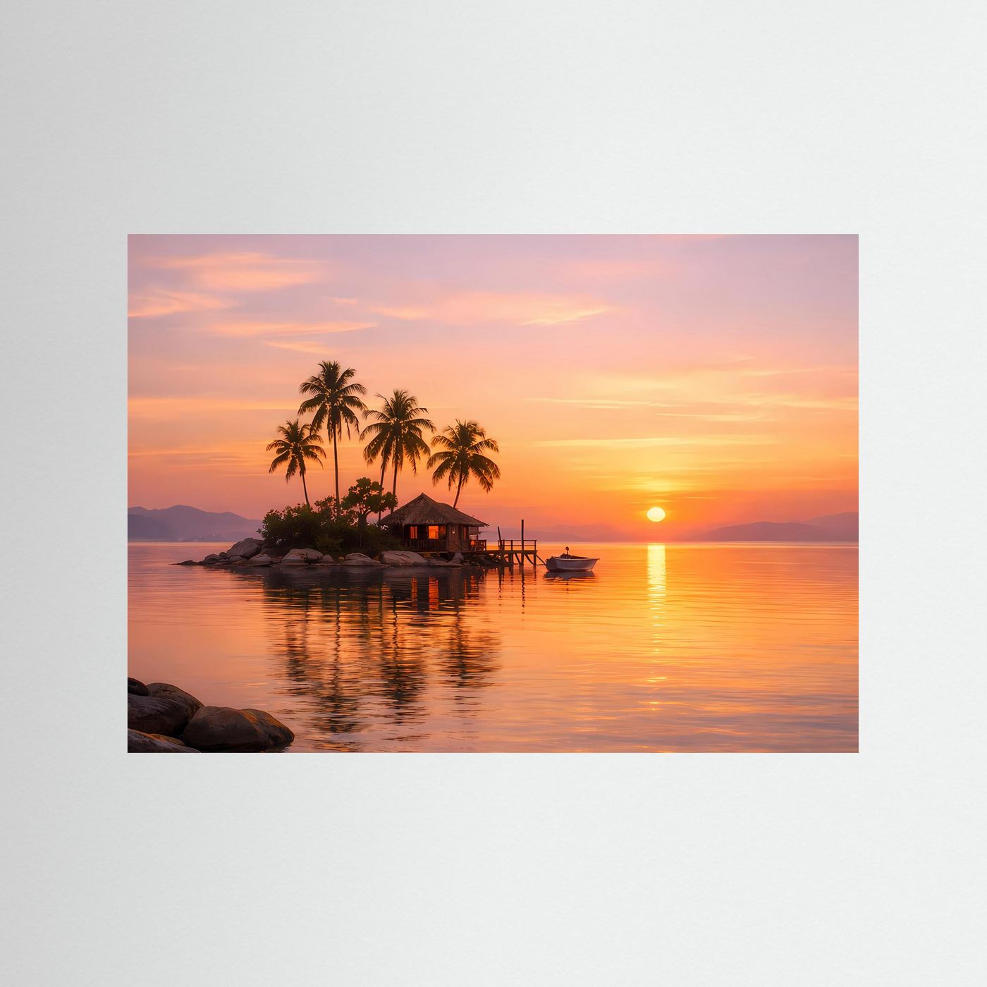 Druck auf Wand: Palmeninsel im Sonnenuntergang mit Sonne und Wasserreflexionen