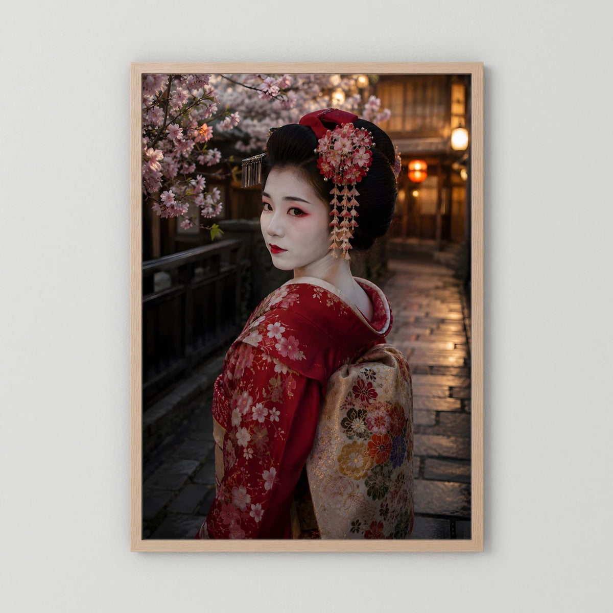 Poster mit Geisha im rotem Kimono und Kirschblüten, hellbrauner Holzrahmen