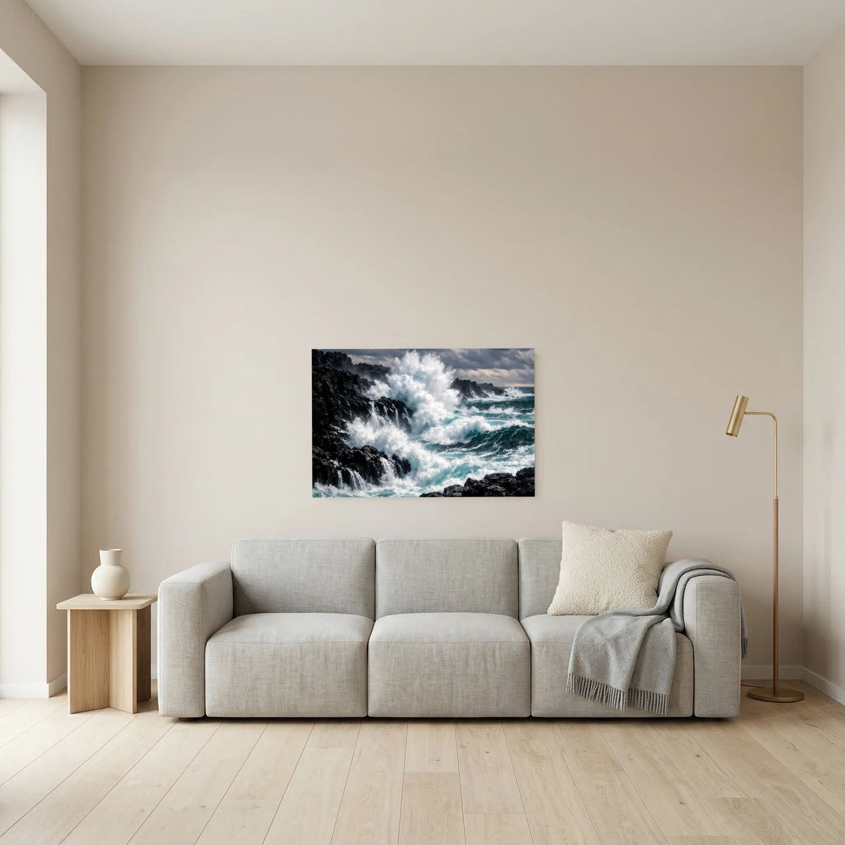Querformat-Poster mit Meerbrandung auf Steinküste, Blick auf Gischt und Felsen