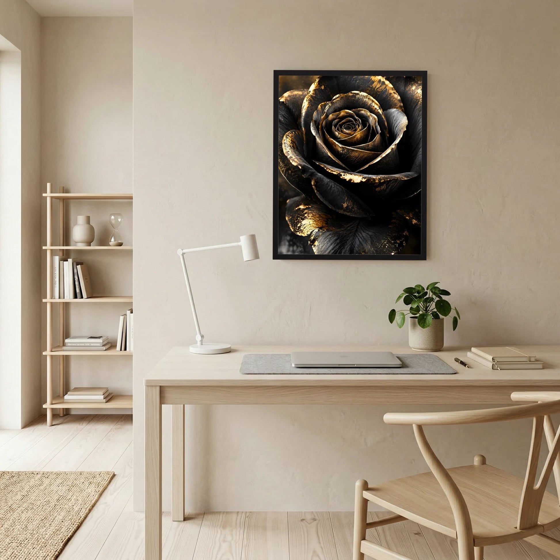 Gerahmtes Kunstposter mit schwarzer Rose, goldene Sprenkel und Glanzlichtern