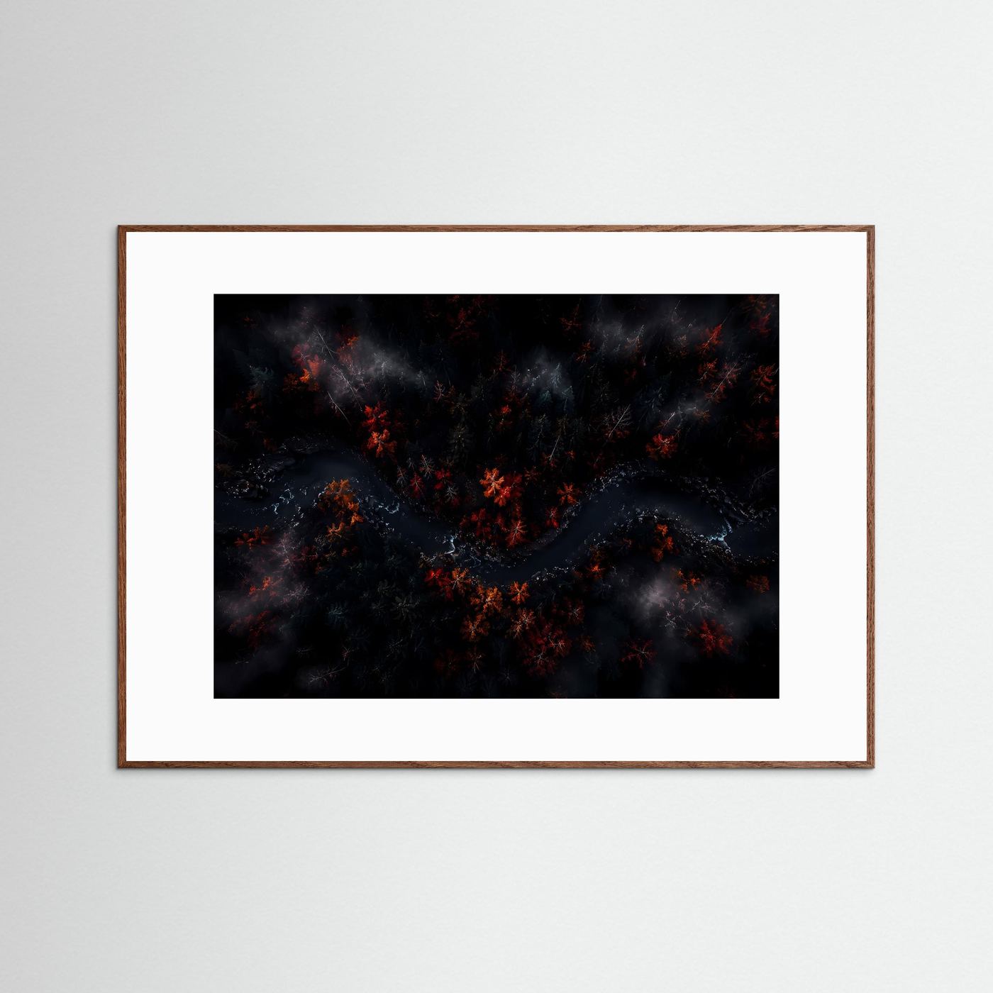 Mystischer Wald aus der Vogelperspektive | Dunkles Herbst Landschaftsbild | Atmosphärische Waldkunst mit Fluss | Modernes Natur Poster | Premium Leinwand