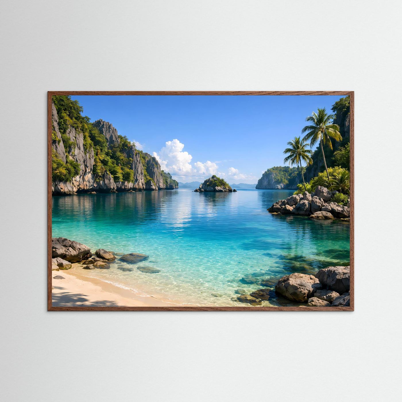 Gerähmtes Strand-Poster im Querformat mit türkisblauem Wasser, Sandstrand und Palmen