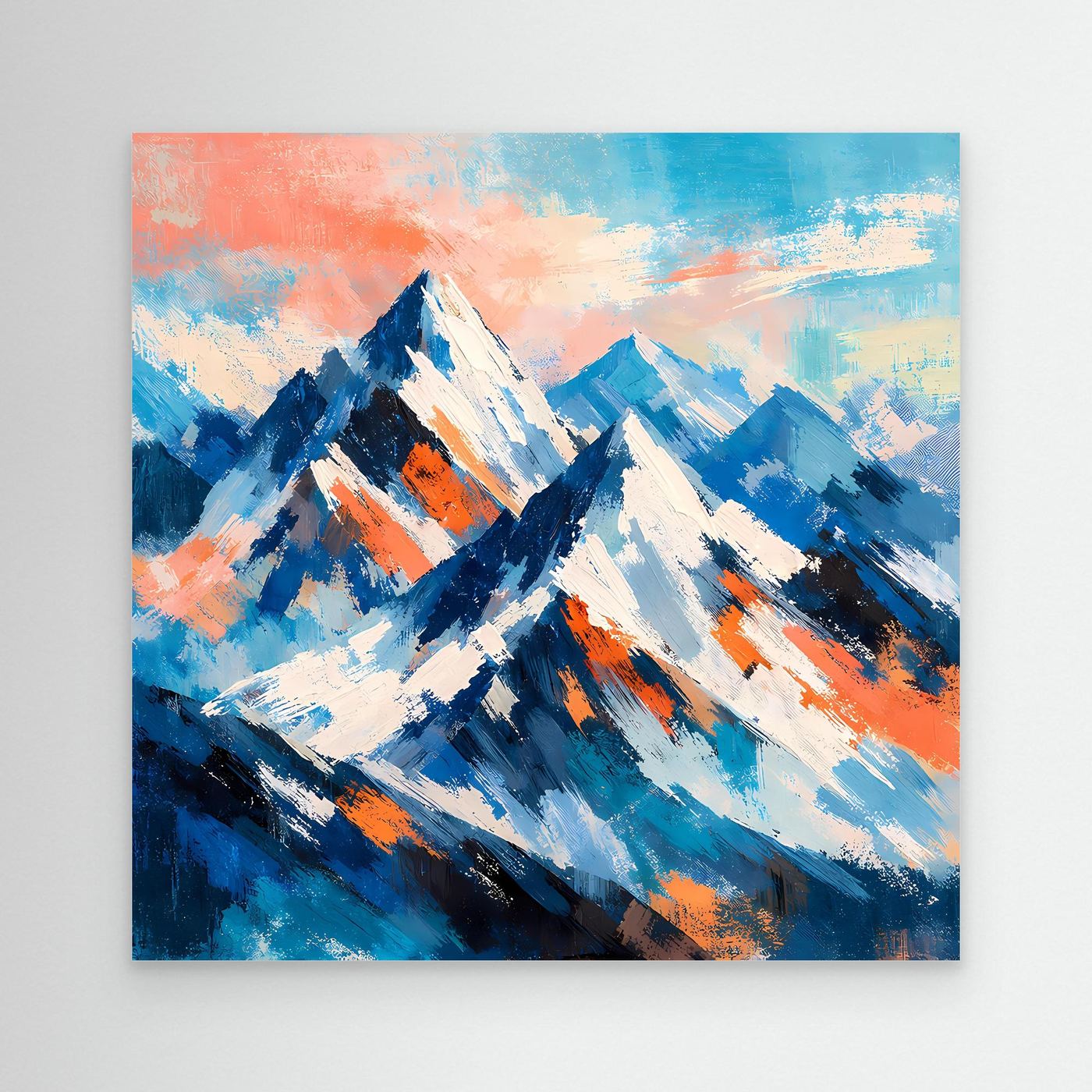 Abstraktes Leinwandbild mit schneebedeckten Bergspitzen in Blau- und Orangetönen